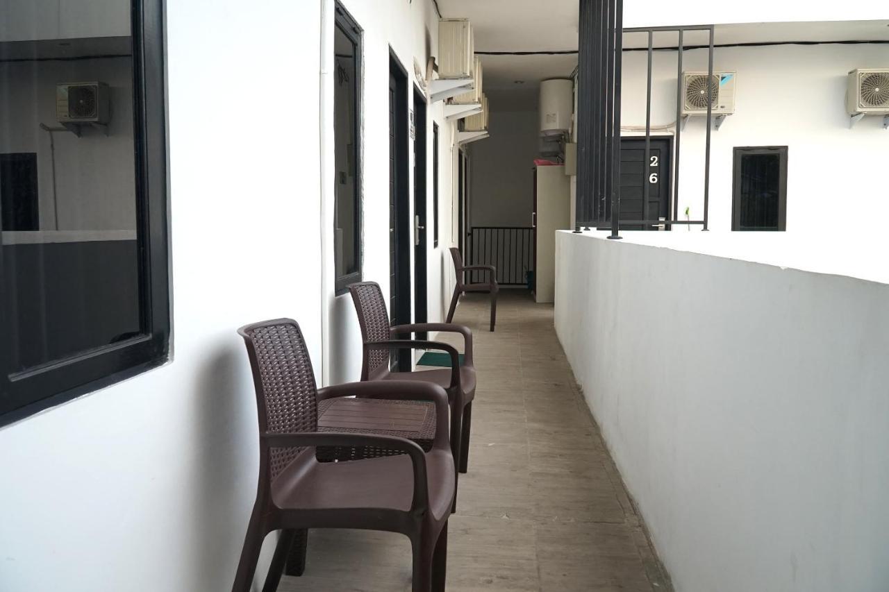 Hotel Reddoorz At Sani 2*