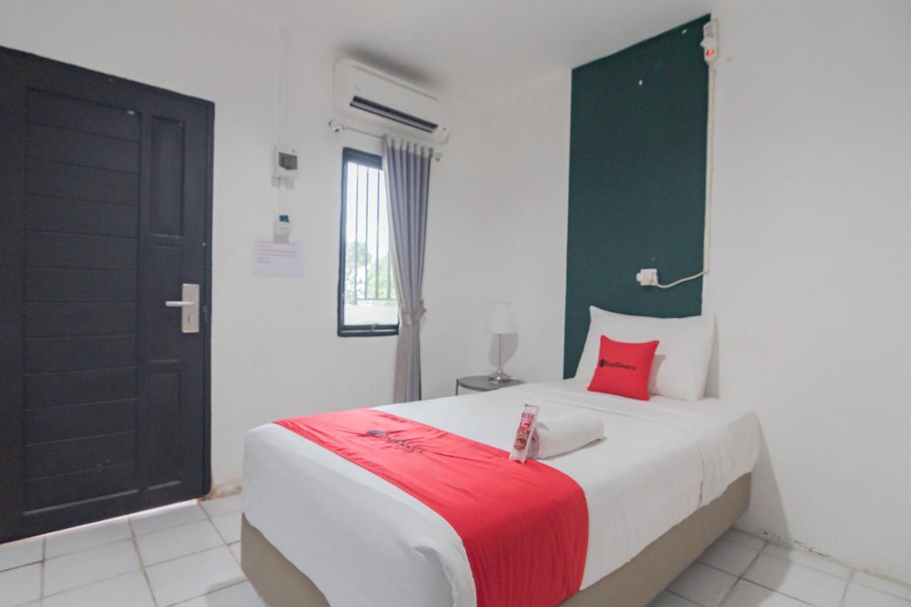 Hotel Reddoorz At Sani 2*